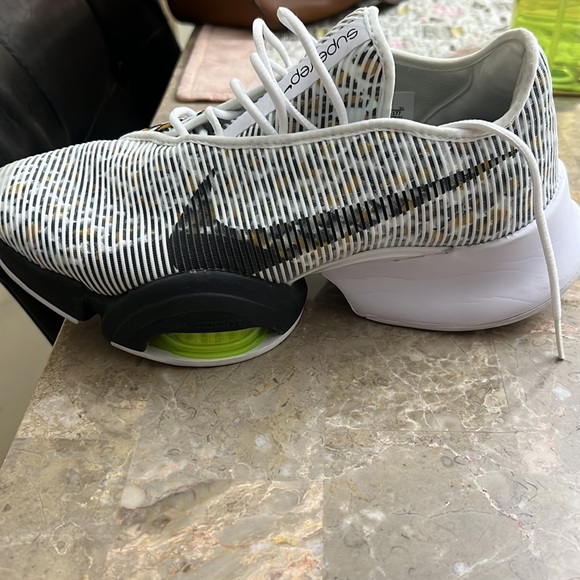 Selling because it’s small for me but it’s like a new used one time - Picture 7 of 8